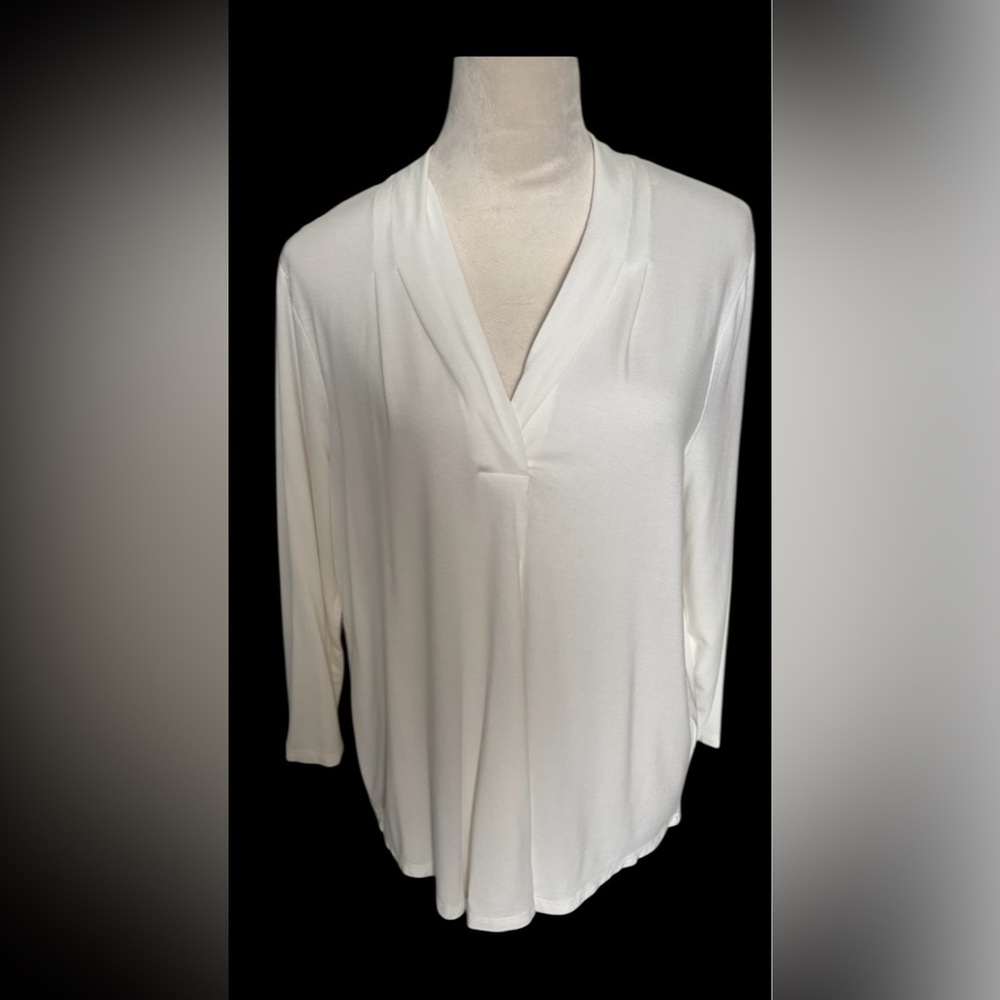 Women’s V-Neck Pleat Front Blouse. 3/4 sleeves. Size XL. White.